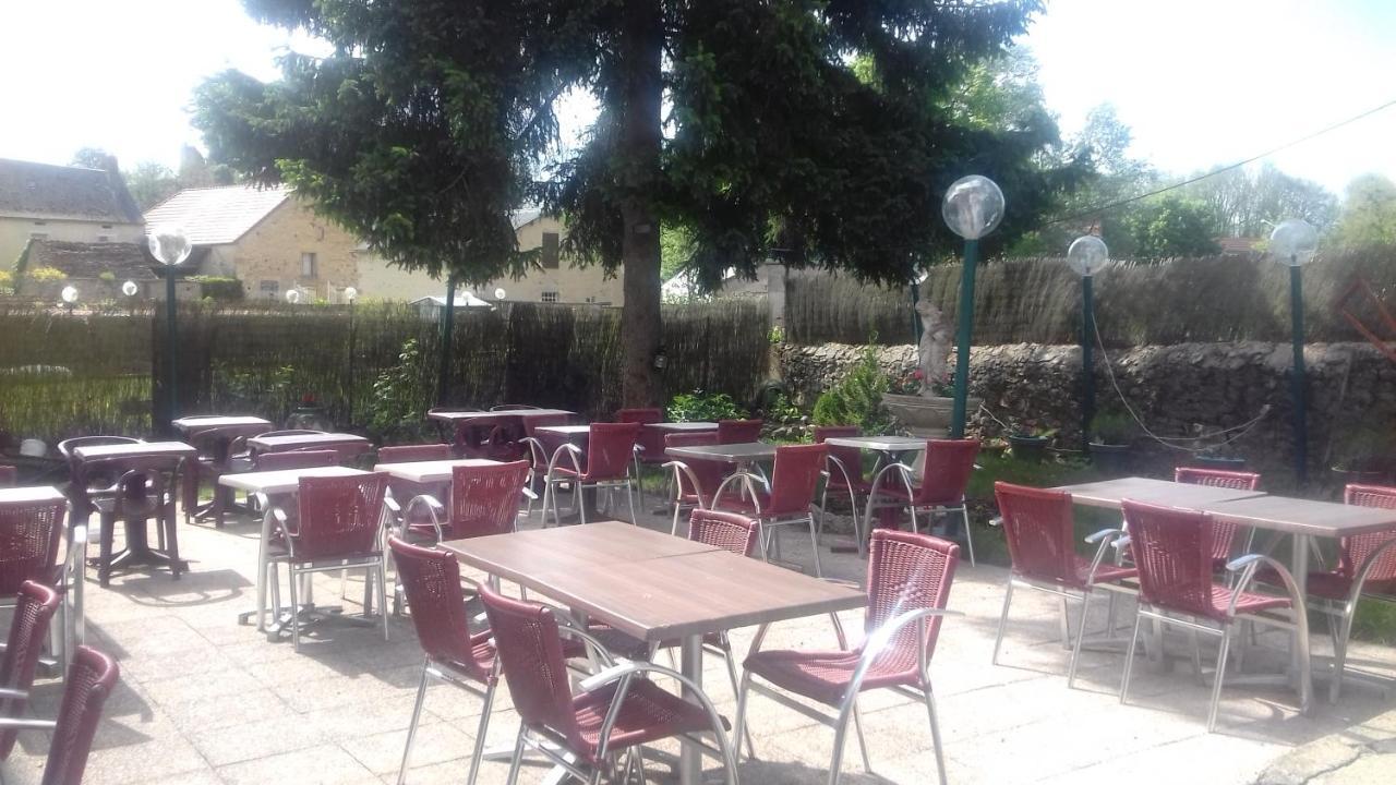 Auberge Du Bon Coin Moulins-Engilbert Exterior foto