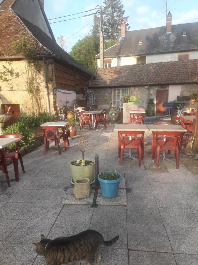 Auberge Du Bon Coin Moulins-Engilbert Exterior foto